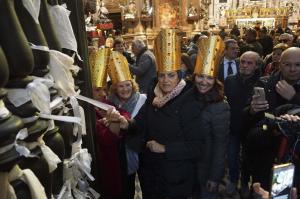 Protesta dei fedeli "Giù le mani da San Gennaro"