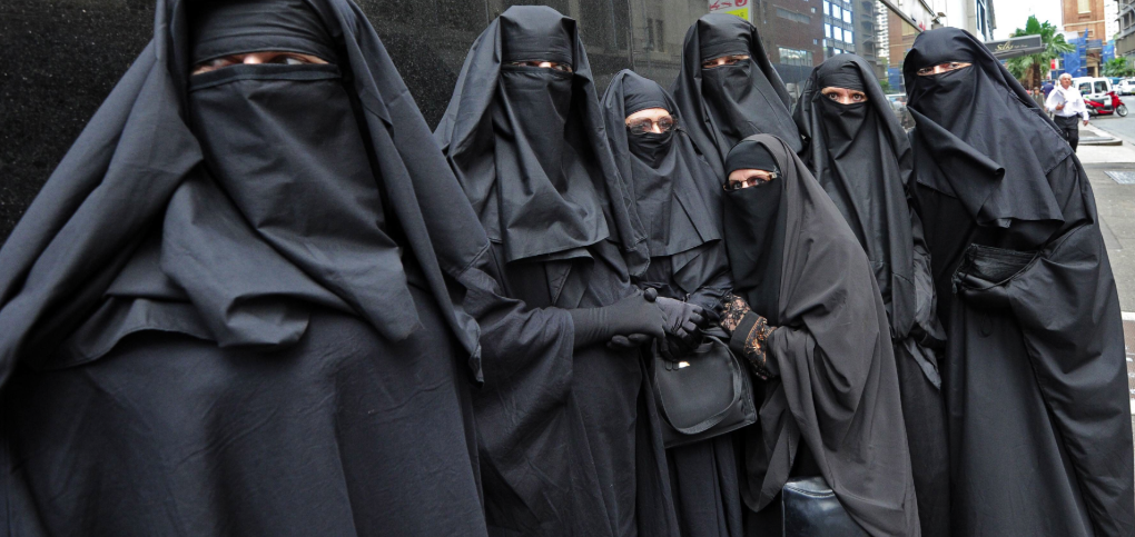 Addio Burqa E Niqab In Lombardia Vietato Laccesso Alle Strutture