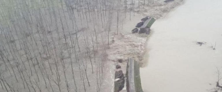 Maltempo Straripa Il Fiume Enza Evacuato Un Paese Vicino Reggio Emilia Video Secolo D Italia