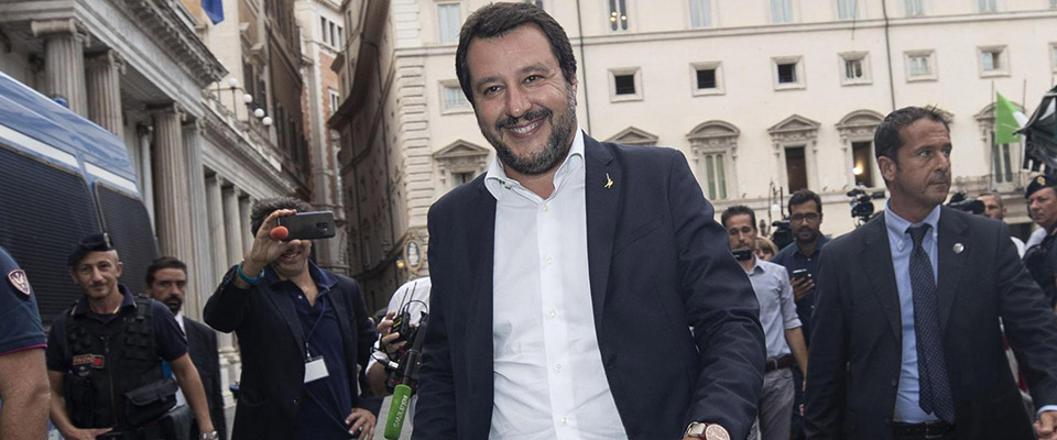 Il ministro dell’Interno, Matteo Salvini, al termine del vertice con il premier Giuseppe Conte, il ministro degli Esteri Enzo Moavero Milanesi e il ministro della Difesa, Elisabetta Trenta, assieme a 4 tecnici, Roma, 04 settembre 2018. All’esame della riunione l’analisi del dossier migranti.
ANSA/MASSIMO PERCOSSI