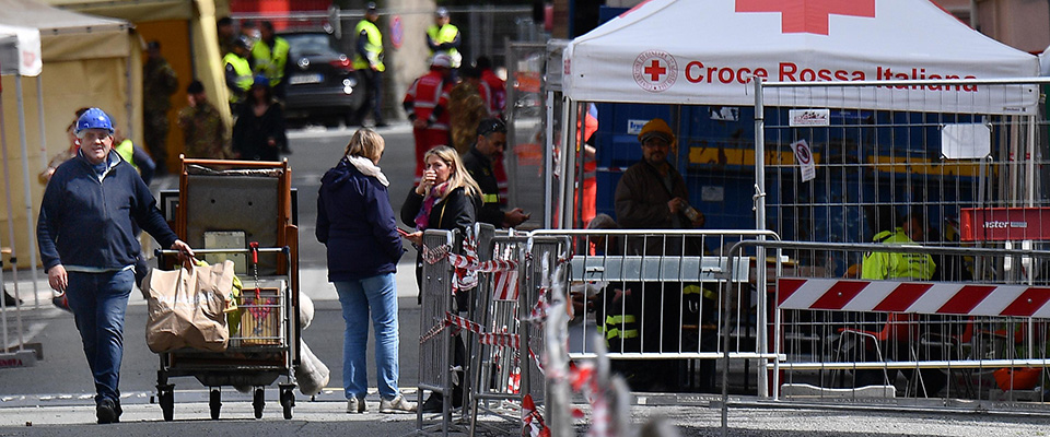 Riprese le operazioni per far entrare gli sfollati di via Porro nelle loro casa per l’ultima volta per poter recuperare le ultime cose, Genova, 07 maggio 2019.
ANSA/LUCA ZENNARO