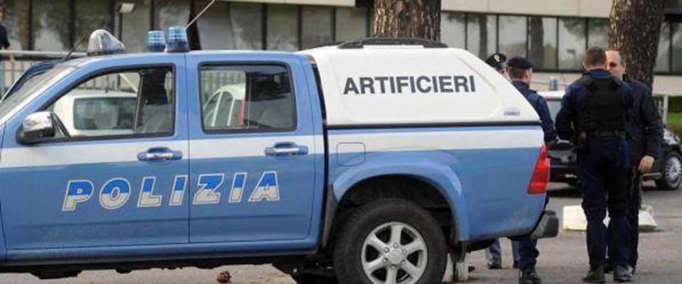 Bologna, esplosa nella notte una bomba anarchica nella sede di Forza nuova