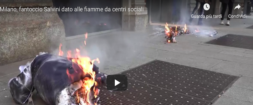 Centri sociali in piazza coi gilet gialli: bruciano il manichino di Salvini al grido di “ghigliottina” (VIDEO)