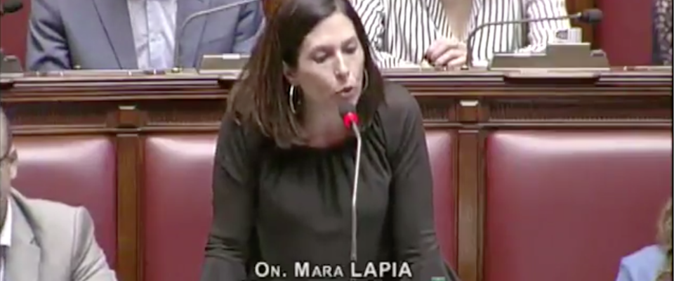 La deputata M5S smentita da una testimone grida al complotto: «Qualcuno vuole screditarmi»