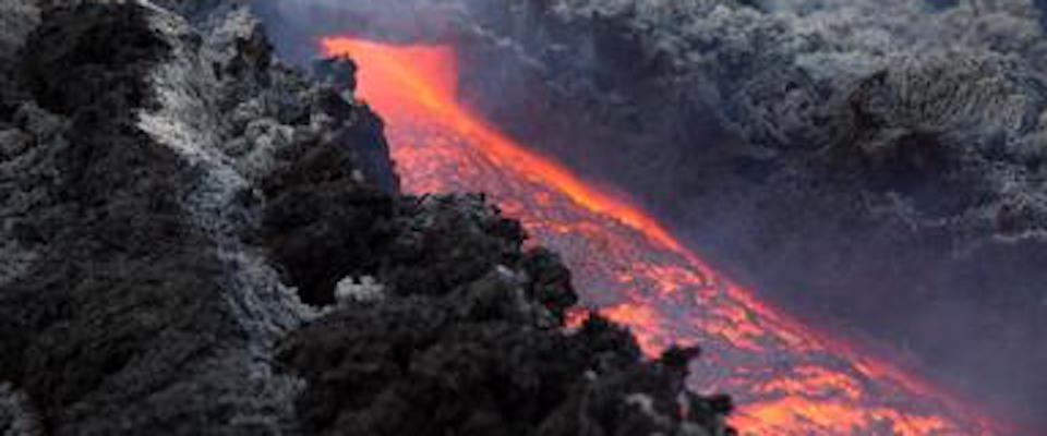 Etna, allarme dei geologi siciliani: dall’emergenza si passi alla prevenzione