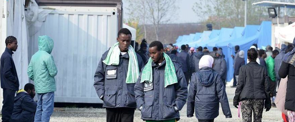 Casa, scuola e sanità: regalo di Natale della rossa Toscana ai migranti irregolari