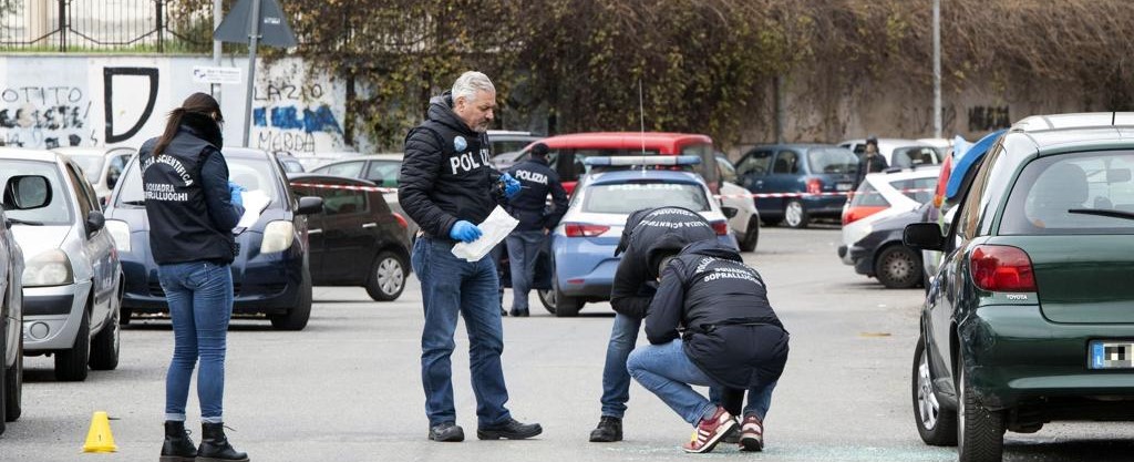 Agguato  davanti all’asilo, spunta l’ombra della Banda della Magliana