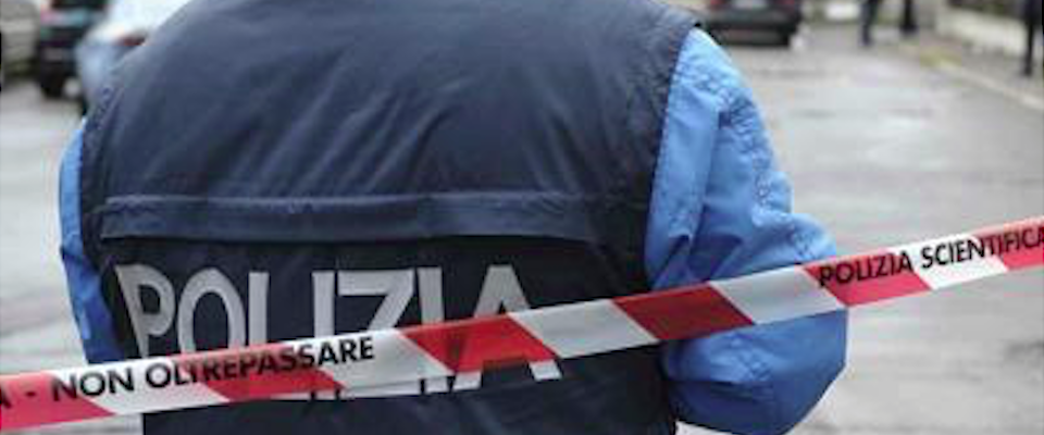 Roma: inseguito dalla polizia dopo un furto, romeno cade, sbatte la testa e muore