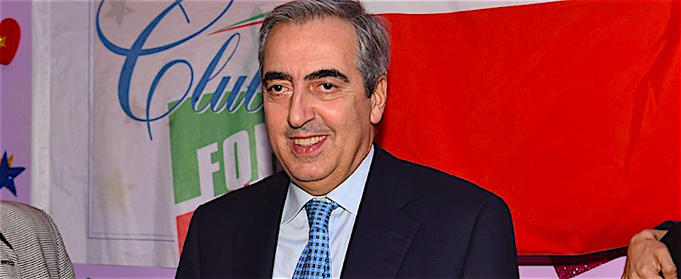 Sardegna, Di Maio vaneggia: «Il M5S è vivo e vegeto». Gasparri lo ridicolizza