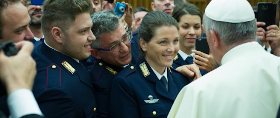 Il Papa riceve gli agenti di Polizia: “Custodite le radici della patria”