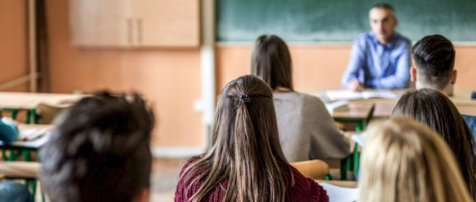 Nelle scuole venete si torna all’antico: “In piedi quando entra il prof e dategli del Lei”