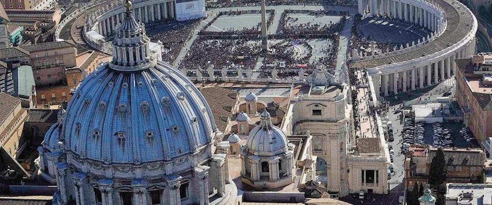 «Distrutti i dossier sui preti pedofili»: l’accusa del vescovo tedesco al summit in Vaticano