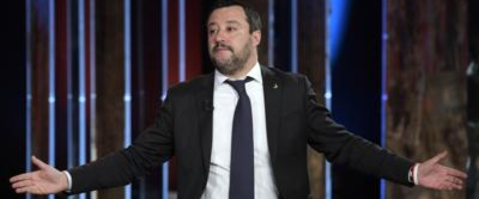 Ancora una denuncia a Salvini per sequestro di persona. E lui: «Un’altra medaglia»