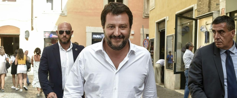 Salvini visita in carcere Peveri e l’Anm lo “processa”. La replica: «Difendersi è un diritto»