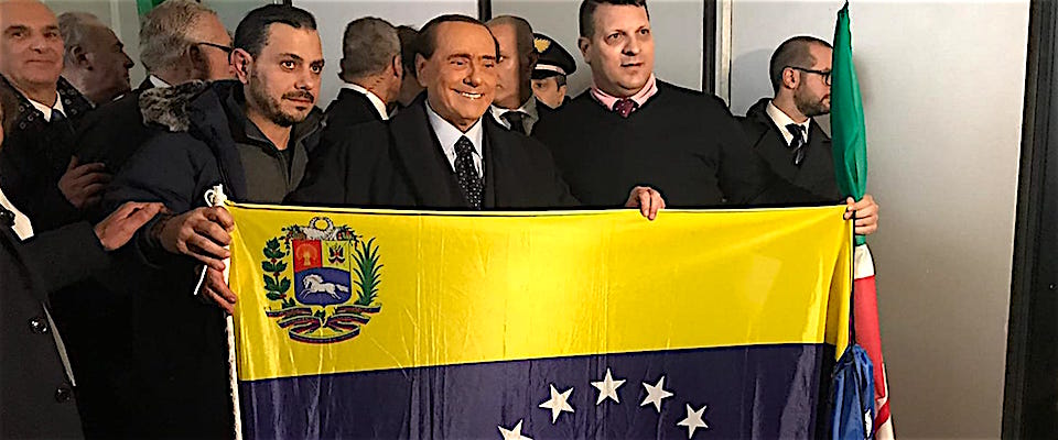 Venezuela, Berlusconi si schiera con Guaidò: “Forza Italia sta con il popolo”