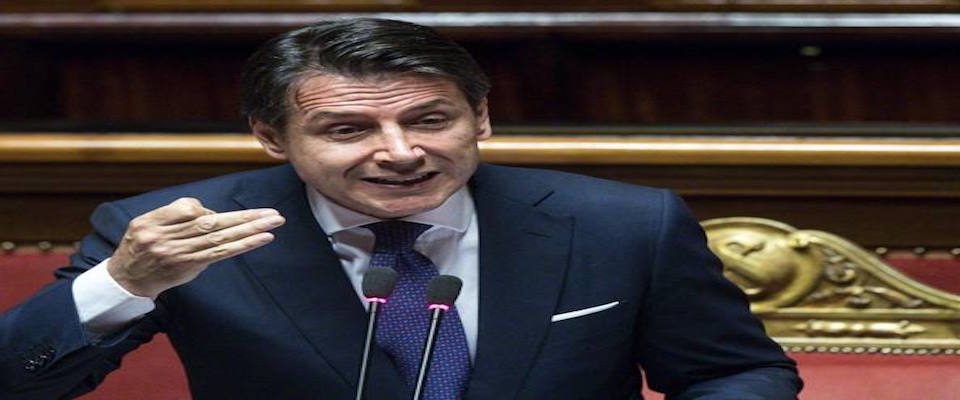 Conte teme per la poltrona e minimizza gli schiamazzi grillini