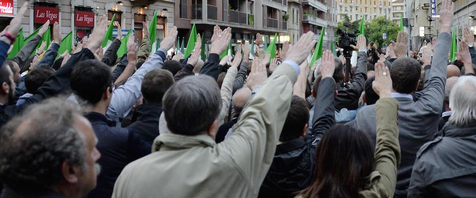 Militanti durante la manifestazione neofascista in programma a Milano, 29 aprile 2014. ANSA/DANIEL DAL ZENNARO