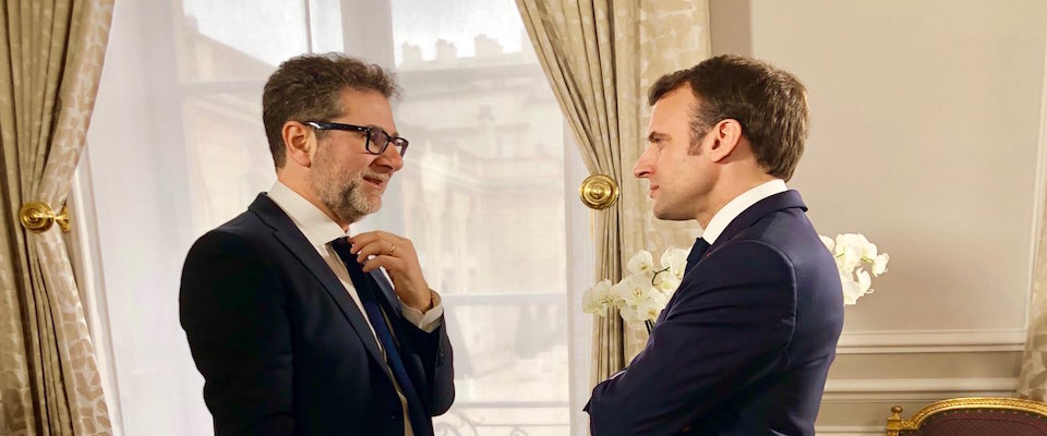 Fazio in ginocchio da Macron. FdI: ma il viaggio quanto è costato? Meloni: ecco che gli deve chiedere…