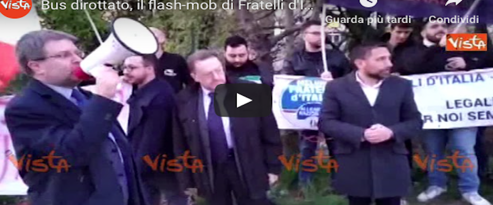 Tentata strage di Ousseynou Sy, flash mob di FdI: «La falsa integrazione distrugge la nazione» (video)