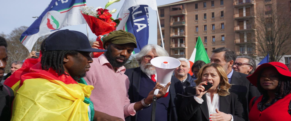 Ferrara, Giorgia Meloni applaudita dagli attivisti africani in lotta contro il Franco cfa (video)