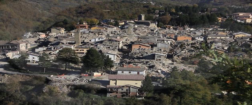 Ad Amatrice il sindaco bacchetta Pirozzi. “Basta usare la gente per la carriera”