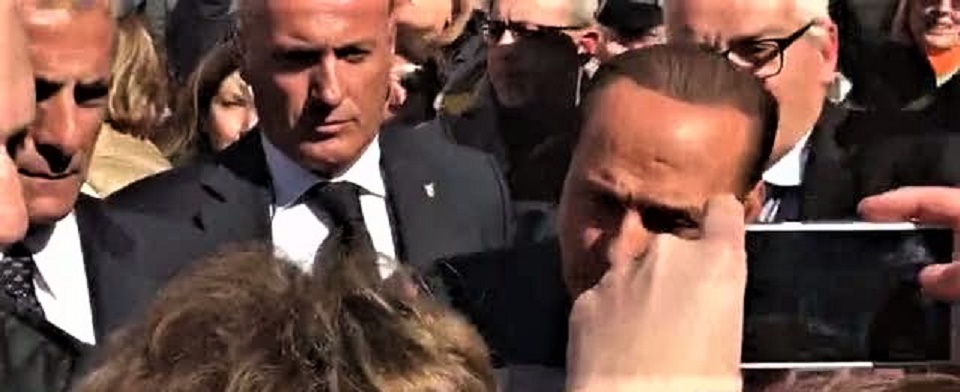 Cappuccino e pasticcino per Berlusconi a Matera: “Un posto unico al mondo, grande emozione”