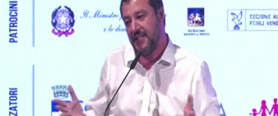 Salvini zittisce Spadafora e avvisa Di Maio: “Non siamo sfigati: le famiglia è una priorità, no alla donna bancomat”