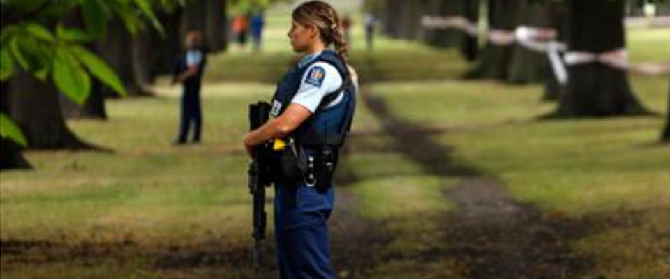 Nuova Zelanda, attacco in due moschee: decine di morti. La strage trasmessa in live