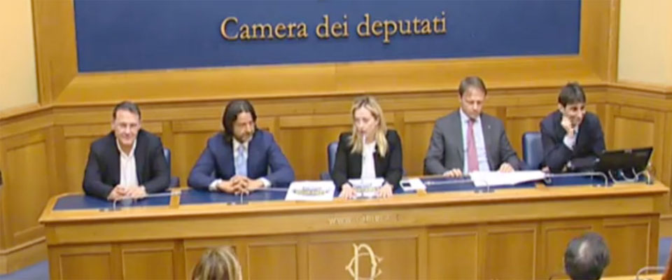 Meloni annuncia l’ingresso in FdI del deputato ex M5S Salvatore Caiata (video)