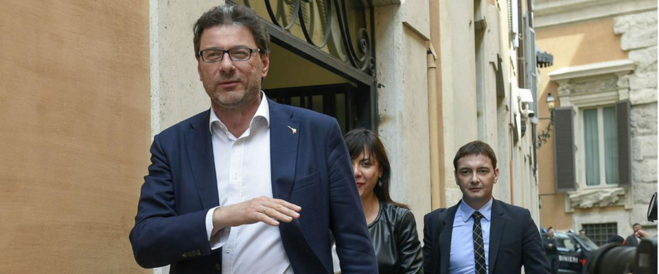 Giorgetti: «Maroni gufa contro il governo, io sono tranquillo. L’assunzione di Arata è corretta»