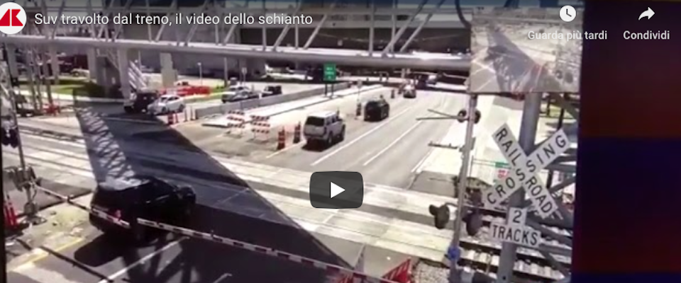 Suv travolto dal treno in corsa: le drammatiche sequenze dello schianto ritwittate sui social (Video)