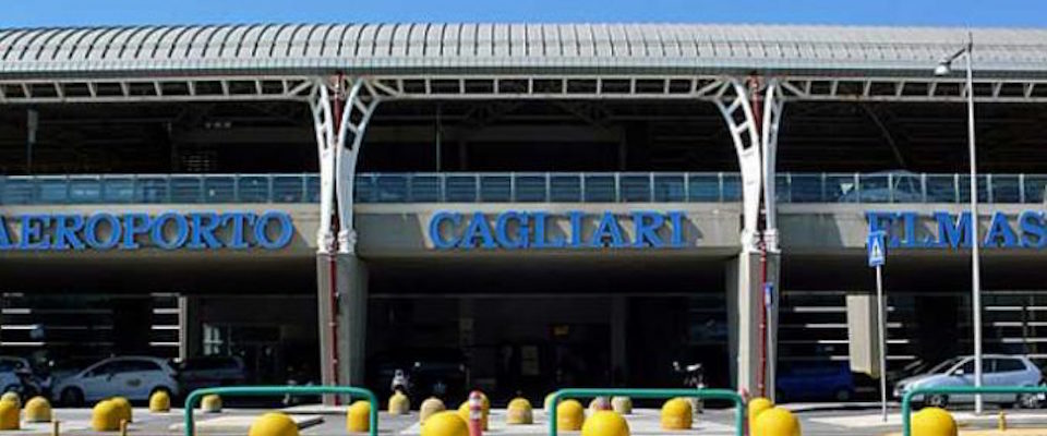 Paura all’aeroporto di Cagliari, poliziotti aggrediti con pugni e calci da pakistano irregolare