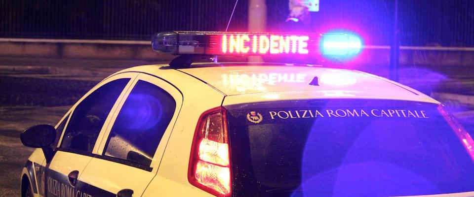 Roma, un’auto precipita dal viadotto della Magliana: è grave il conducente