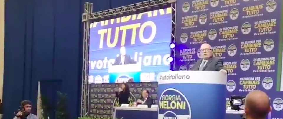 I saluti di Storace alla platea del Lingotto: “Il Secolo è strategico per la destra italiana” (video)