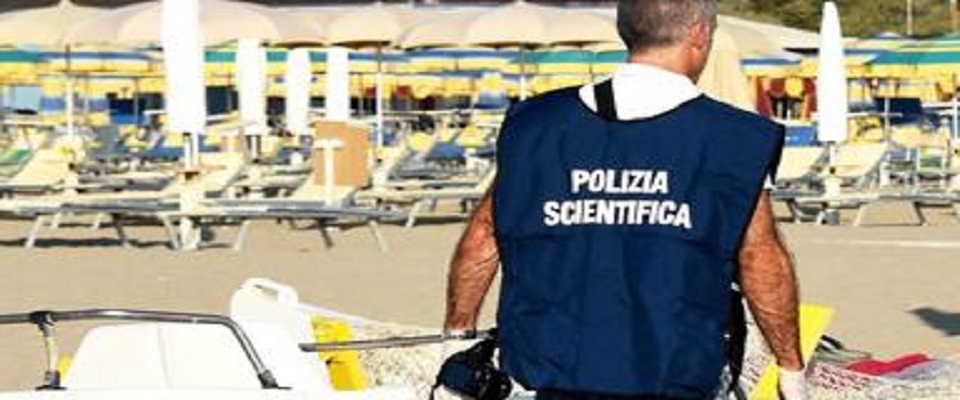 Macabro ritrovamento in spiaggia a Cagliari: una donna passeggia e inciampa in un teschio…