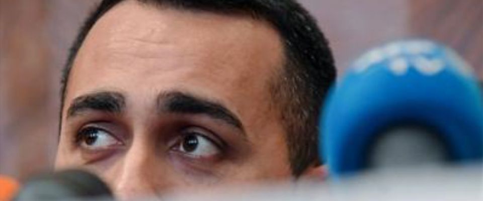 Di Maio si aggrappa alla zattera dei social per non affogare: il canto del cigno