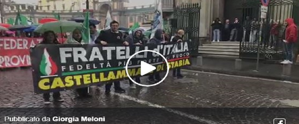 FdI “invade” festosamente Napoli: trentamila in corteo per una nuova Europa e un nuovo governo (Video)