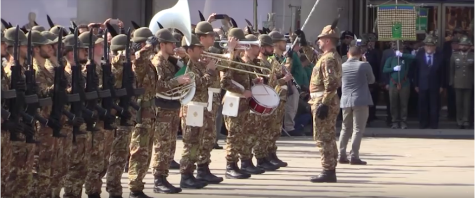 Gli Alpini “invadono” Milano, la città in festa per le penne nere: ecco gli appuntamenti in programma