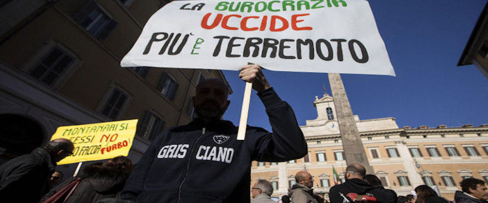 Terremotati in piazza a Roma: «Non abbiamo governi amici. Ricostruzione mai partita»