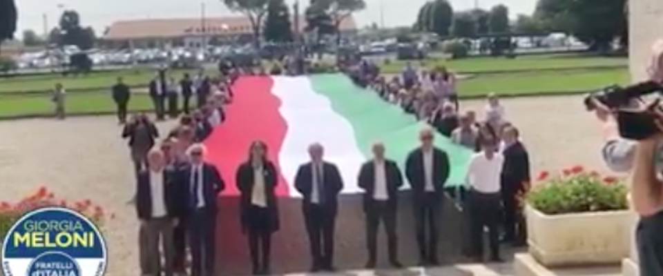 FdI sul Piave ricorda i caduti e srotola il Tricolore: «L’Italia non sarà mai una colonia della Ue» (video)