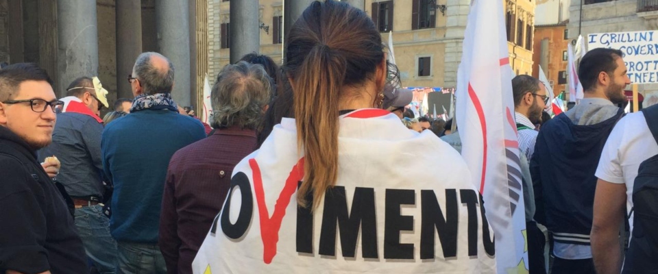 M5S, inferno di fuoco su Di Maio: «Ti sei circondato di lecchini e di yes-men»