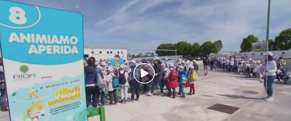 A scuola di riciclo al “Rida Ambiente”: i piccoli alunni pontini non hanno bisogno di Greta (video)