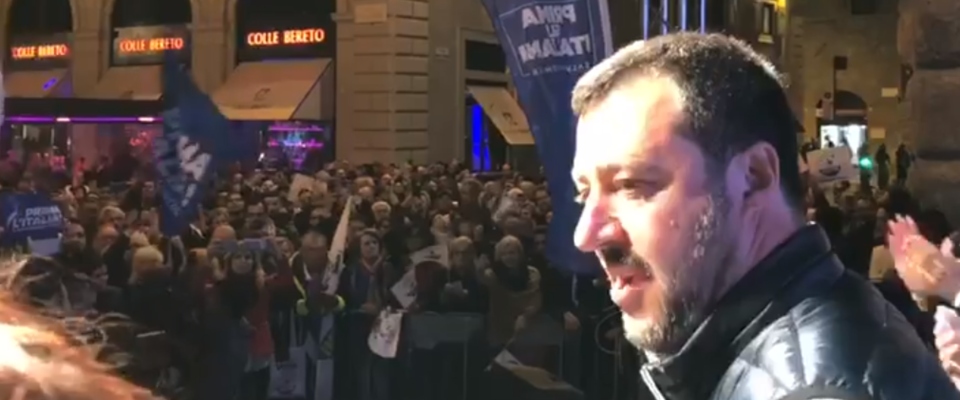 Salvini: «Mi accusate per il Rosario. Io salvo vite umane e combatto gli schiavisti. Voi?»