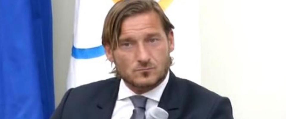 L’addio di Totti: «Meglio morire che staccarmi dalla Roma. Vado via perché fuori da tutto»