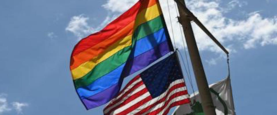 Niente bandiere Lgbt sulle ambasciate Usa. Ma la Chiesa cattolica americana fa le veglie gay