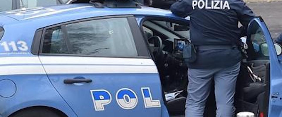 Roma, minacciava e picchiava per soldi madre e sorella: arrestato