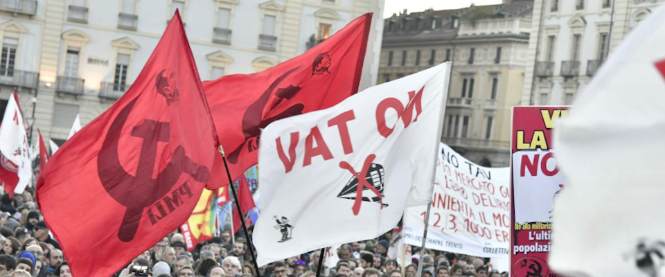 No Tav infuriati per il sì ufficiale dell’Italia. Oggi il corteo: rispetteranno il lutto delle forze dell’ordine?