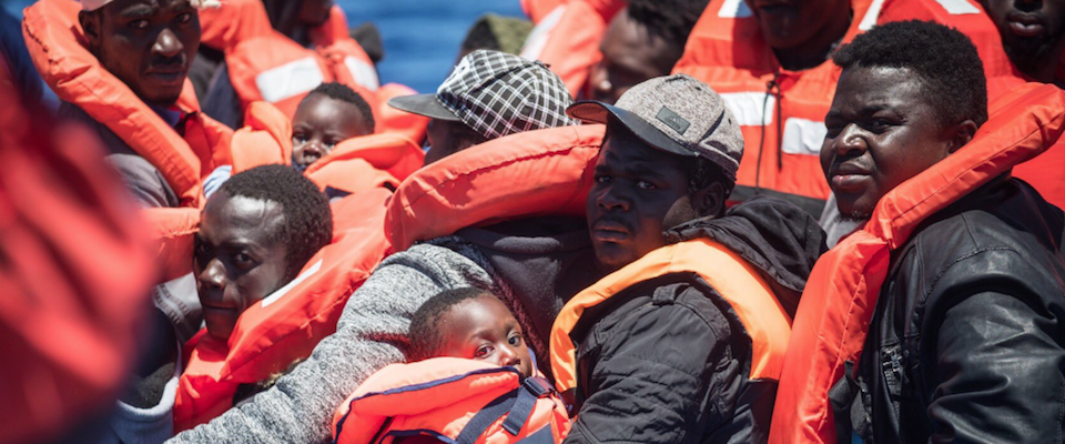 Ora è assalto: arriva anche la nave Alan Kurdi (tedesca) con 65 migranti a bordo