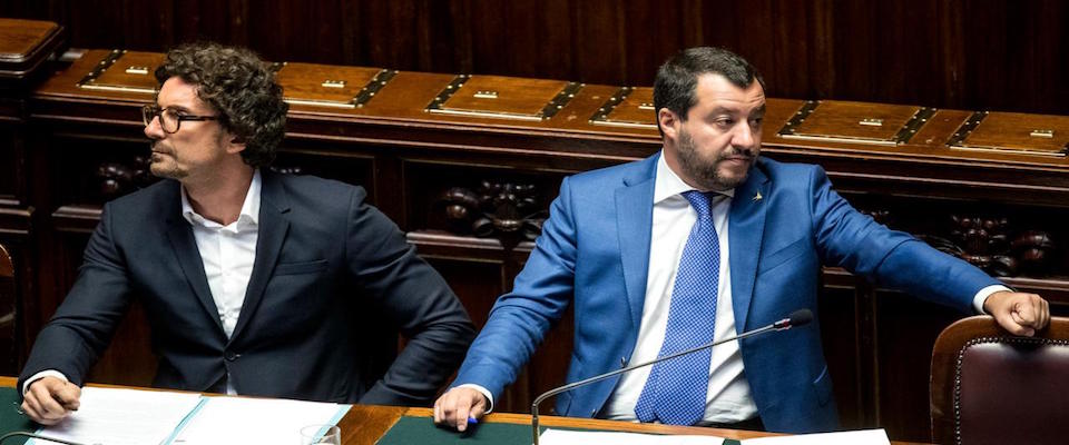 Toninelli, una sedia che scotta: ennesimo attacco di Salvini. Il M5S ingoierà il rospo?