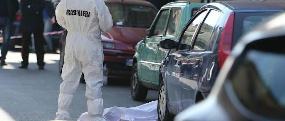 Napoli, uccide la figlia di 16 mesi lanciandola dal balcone